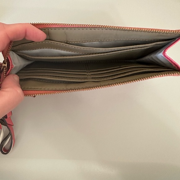 Coach Poppy Wristlet - Picture 4 of 4